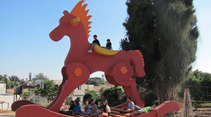 קפה עם סוס ועגלה, שיחה עם עופר מור סוס ועגלה - ראיון עם עופר מור