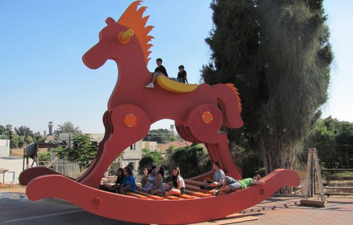 סוס ועגלה - ראיון עם עופר מור סוס ועגלה - ראיון עם עופר מור