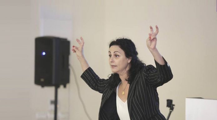 חנה אזולאי הספרי הרצאה בנכס נשים בעסקים, גולדה