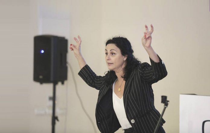 חנה אזולאי הספרי הרצאה בנכס נשים בעסקים, גולדה